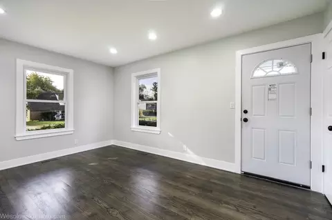 Living - 4247 Anna Ave, Lyons, IL 60534 photo 2 of 4