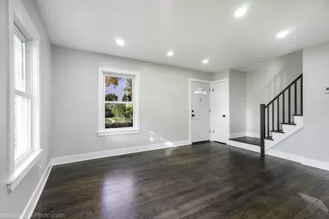 Living - 4247 Anna Ave, Lyons, IL 60534 photo 3 of 4
