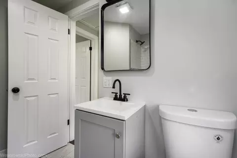 Bath - 4247 Anna Ave, Lyons, IL 60534 photo 1 of 2