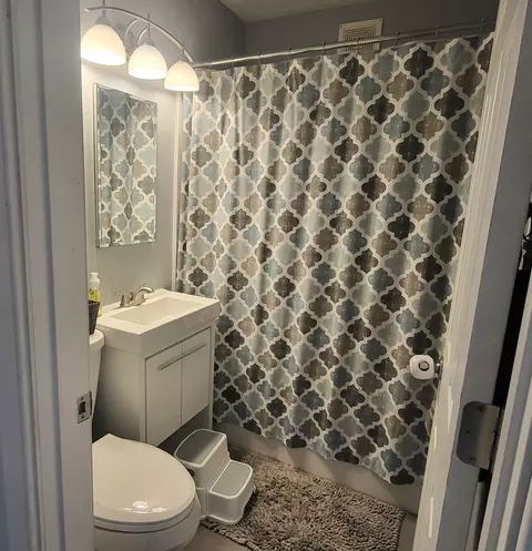 Bath - 623 S Yates Ave, Kankakee, IL 60901 photo 1 of 1