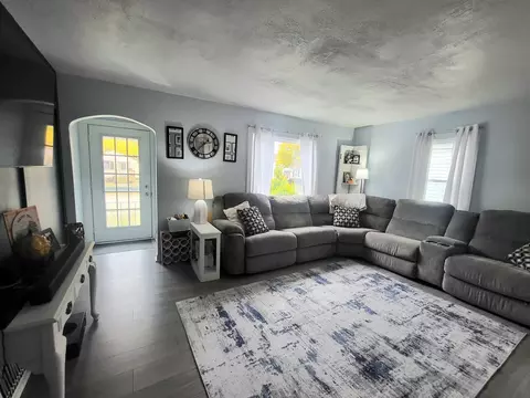 Living - 623 S Yates Ave, Kankakee, IL 60901 photo 2 of 2
