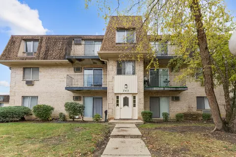 242 Shorewood Dr #1B, Glendale Heights, IL 60139