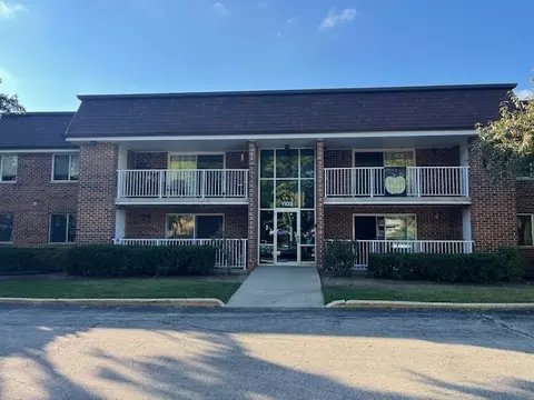 1102 Westover Ln #1-C, Schaumburg, IL 60193