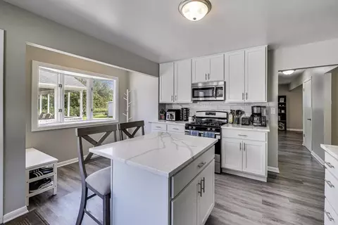 Kitchen - 3600 Owl Dr, Rolling Meadows, IL 60008 photo 1 of 3
