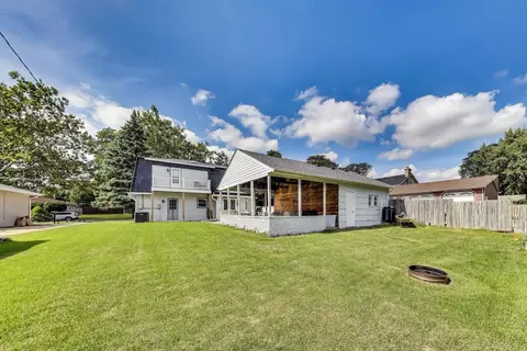 Exterior - 3600 Owl Dr, Rolling Meadows, IL 60008 photo 3 of 4