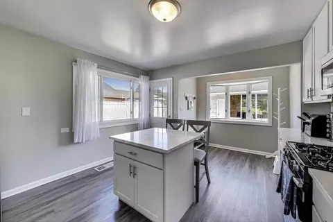 Kitchen - 3600 Owl Dr, Rolling Meadows, IL 60008 photo 2 of 3