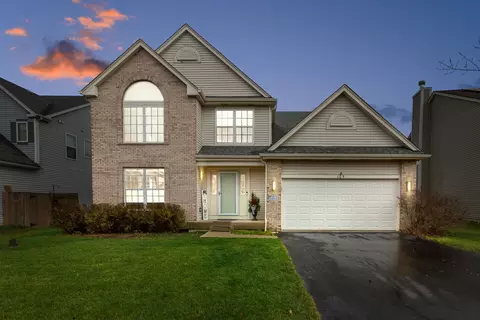 105 N Inverness Ct, Round Lake, IL 60073