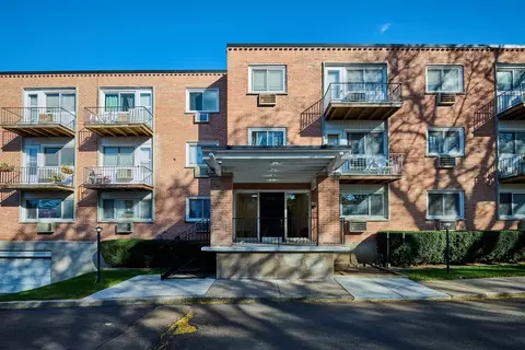 8541 Lotus Ave #712, Skokie, IL 60077