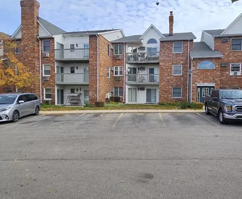 4304 W Shamrock Ln #1A, Mchenry, IL 60050