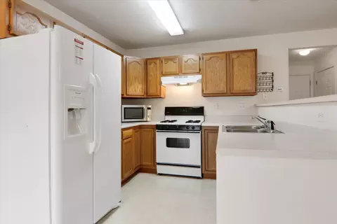 1204 Colonial Ave, Bloomington, IL 61701 photo 5