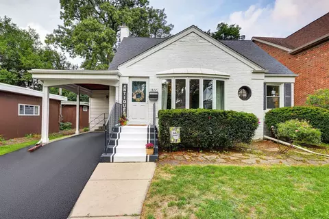 832 Sylviawood Ave, Park Ridge, IL 60068