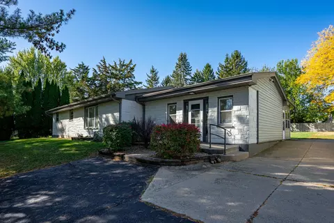 7001 Maple St, Marengo, IL 60152