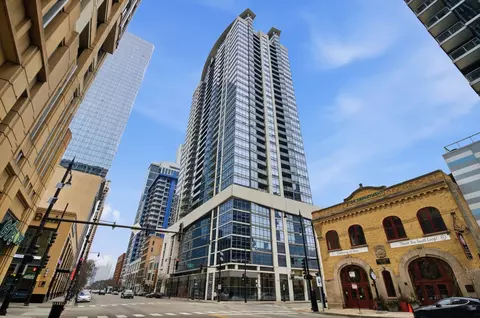 100 E 14th St #1204, Chicago, IL 60605
