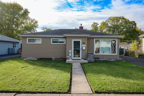 626 N Biermann Ave, Villa Park, IL 60181