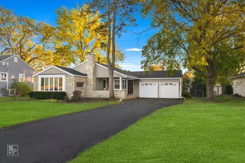 828 Carlisle Rd, Batavia, IL 60510