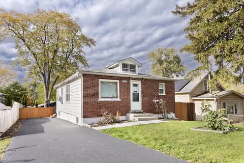 916 N Clarendon Dr, Round Lake Beach, IL 60073