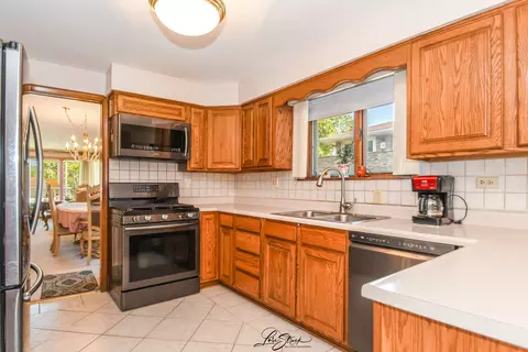 Kitchen - 3409 173rd Pl, Lansing, IL 60438 photo 2 of 2
