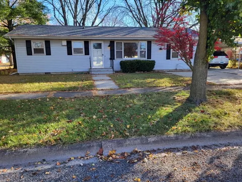 521 N Beech St, Forrest, IL 61741