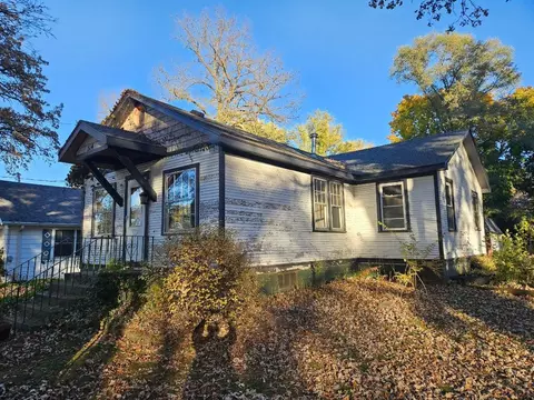 514 Mineral Springs Dr, Mchenry, IL 60051