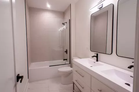 Bath - 515 E Wilson Ave, Lombard, IL 60148 photo 4 of 4