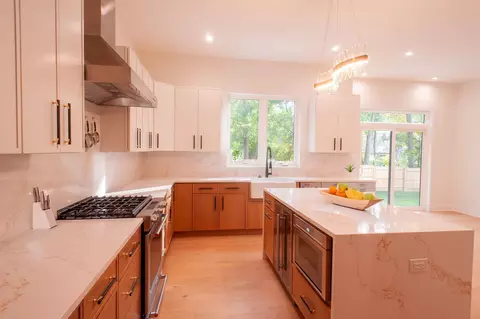 Kitchen - 515 E Wilson Ave, Lombard, IL 60148 photo 3 of 3