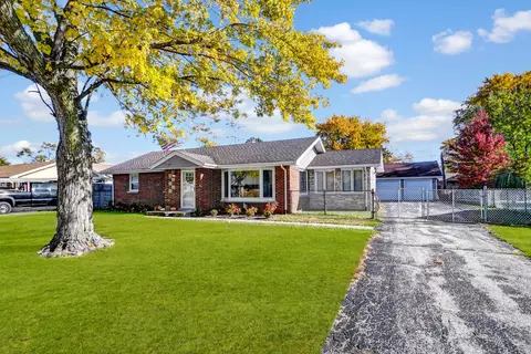 9417 S 76th Ct, Hickory Hills, IL 60457