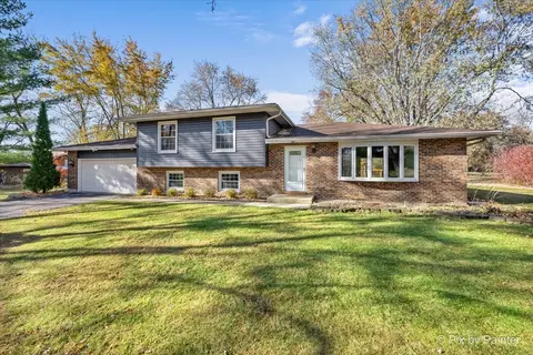 4 E N850 E Mary Dr, Saint Charles, IL 60175