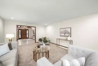 Living - 2130 Mallard Dr, Northbrook, IL 60062 photo 2 of 4
