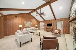 Living - 2130 Mallard Dr, Northbrook, IL 60062 photo 4 of 4