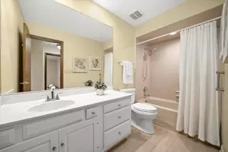Bath - 2130 Mallard Dr, Northbrook, IL 60062 photo 2 of 2
