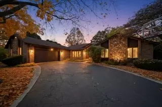 Exterior - 2130 Mallard Dr, Northbrook, IL 60062 photo 2 of 4