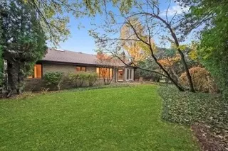 Exterior - 2130 Mallard Dr, Northbrook, IL 60062 photo 3 of 4