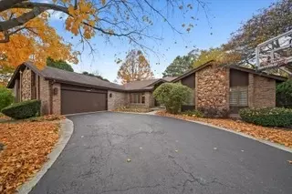 Exterior - 2130 Mallard Dr, Northbrook, IL 60062 photo 1 of 4