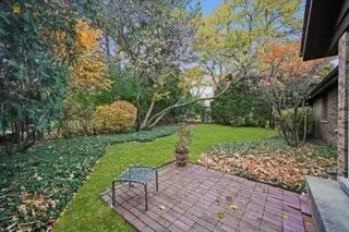 Exterior - 2130 Mallard Dr, Northbrook, IL 60062 photo 4 of 4