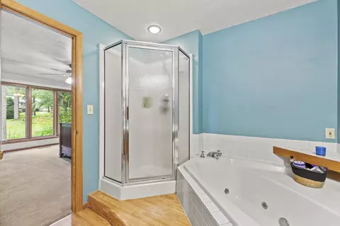 Bath - 1506 Pier Dr, Davis, IL 61019 photo 1 of 4