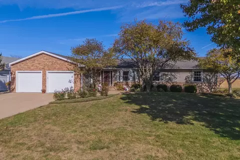 804 Havens Dr, Hudson, IL 61748