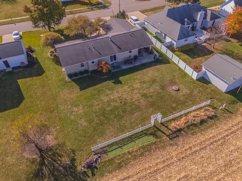 804 Havens Dr, Hudson, IL 61748 photo 33