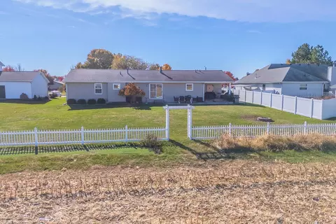 804 Havens Dr, Hudson, IL 61748 photo 37