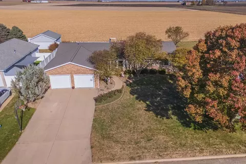804 Havens Dr, Hudson, IL 61748 photo 38