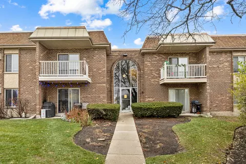 2415 N Kennicott Dr #1D, Arlington Heights, IL 60004
