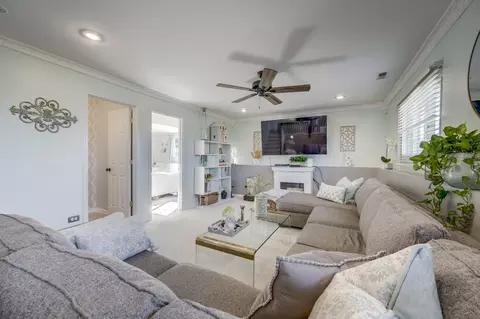 Living - 2107 Ashbrook Ct, Plainfield, IL 60586 photo 6 of 8