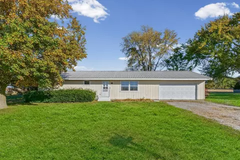 323 N City Line Rd, Newman, IL 61942