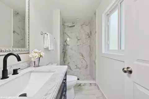 Bath - 20534 Arcadian Dr, Olympia Fields, IL 60461 photo 2 of 3
