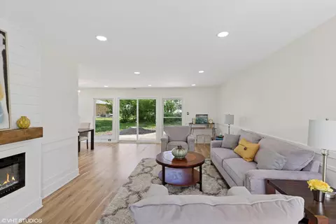 Living - 20534 Arcadian Dr, Olympia Fields, IL 60461 photo 2 of 3