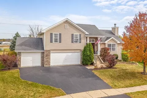 14227 Reston Dr, South Beloit, IL 61080