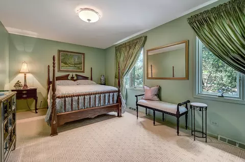Bedroom - 107 Stirrup Ln, Burr Ridge, IL 60527 photo 3 of 3