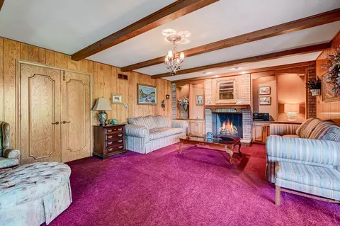 Living - 107 Stirrup Ln, Burr Ridge, IL 60527 photo 2 of 3
