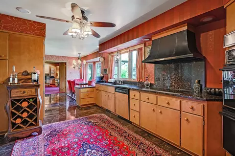 Kitchen - 107 Stirrup Ln, Burr Ridge, IL 60527 photo 2 of 2