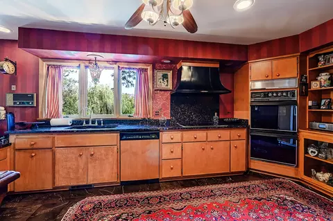 Kitchen - 107 Stirrup Ln, Burr Ridge, IL 60527 photo 1 of 2