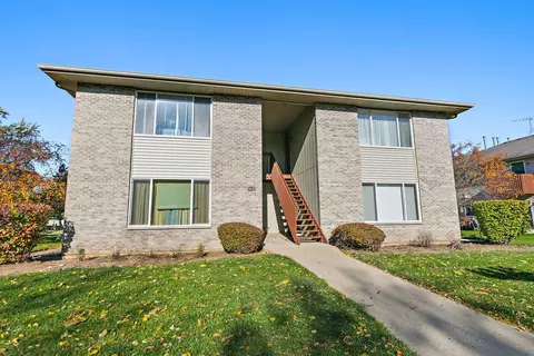 480 Westwood Ct #C, Crystal Lake, IL 60014